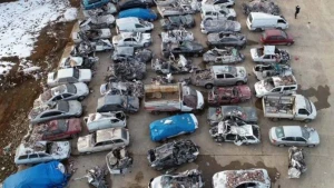 Kahramanmaraşda dağıntılar altından çıxarılan avtomobillər görüntüləndi - FOTO