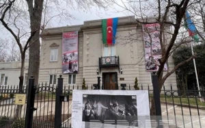 Ermənilərdən ABŞ-də Azərbaycan səfirliyinin qarşısında təxribat - VİDEO