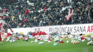“Beşiktaş” - “Antalyaspor” oyununda duyğulu anlar yaşandı – VİDEO
