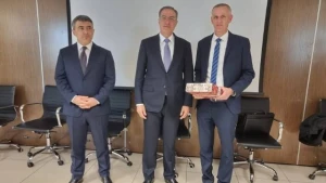 Prezidentin köməkçisi İsrailə səfər etdi