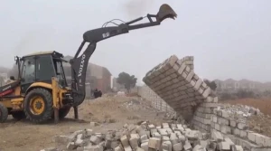 Daha bir qanunsuz tikinti sökülüb - FOTO