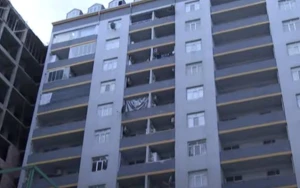 Bakıda özünü 12-ci mərtəbədən atan gənc sağ qaldı