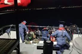 Yunanıstanın Türkiyə sularına itələdiyi 59 miqrant xilas edildi
