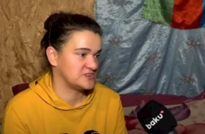 Zibillikdən geyinən ana-bala: “Qız doğduğum üçün ərim məni atdı” - VİDEO