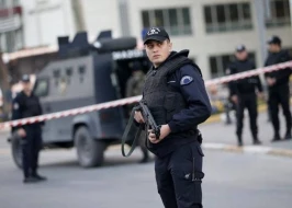 İstanbulda DƏHŞƏTLİ HADİSƏ: Körpüdə avtomobildəkilərə silahlı hücum edildi - FOTO