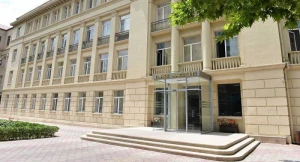 Masallıda 14 yaşlı qızın özünü məktəb binasından atması barədə nazirlikdən AÇIQLAMA