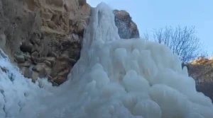 Azərbaycanda şəlalə dondu - VİDEO