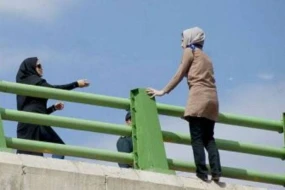 İranda dəhşətli intihar: İki məktəbli qız...- VİDEO