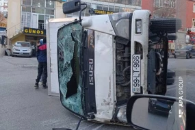 Azərbaycanda yük maşını aşdı: Xəsarət alan var