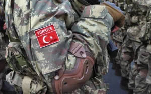 Türkiyədə hərbçiləri daşıyan avtomobil aşdı - 2 ölü