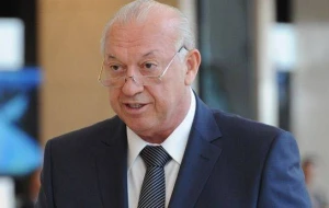 \"Media onu 18 dəfə işdən çıxarıb, elə indi Cahangir Əsgərovun yanındayam\"