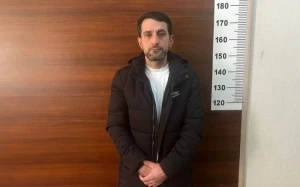 Marketdə satıcı xanıma qarşı quldurluq edən şəxs SAXLANILDI