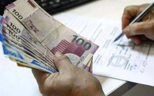 Rüşvətlə saxta sənəd verən həkim ev dustağı oldu