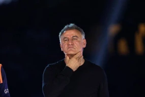PSJ baş məşqçisi ilə yollarını ayırdı