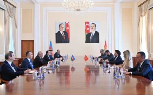 Əli Əsədov həmkarı ilə danışıqlar apardı