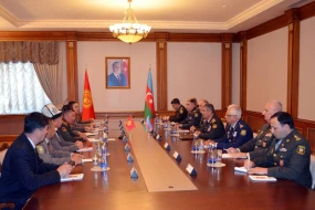 Zakir Həsənov qırğız həmkarı ilə danışıqlar apardı