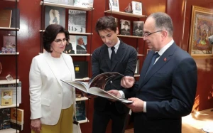 Albaniya lideri mərkəzlə tanış oldu