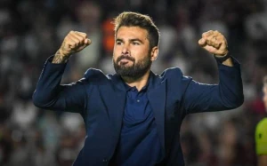 “Neftçi” Adrian Mutu ilə müqavilə imzaladı