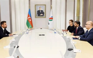 Adrian Mutu rəsmən “Neftçi”də - FOTOLAR