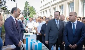 Təhsil nazirinin oxşarı olan şəxs kimdir? - FOTO