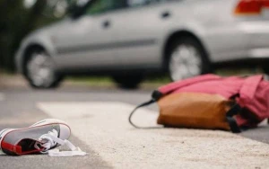 Yolu keçən ana və qızını maşın vurub öldürdü