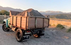 Balakəndə qanunsuz qum-çınqıl daşıyanlar cəzalandırıldı - FOTOLAR