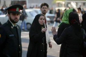 İrandan hicabsız qadınlara qarşı SƏRT GEDİŞ: Xəbərdarlığa məhəl qoyulmasa...