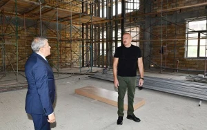 Prezident Şuşada məktəbdə aparılan tikinti işləri ilə tanış oldu - FOTOLAR