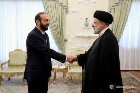 Mirzoyan İran Prezidenti ilə görüşdü