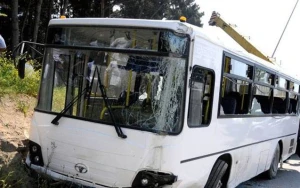 Bakıda marşrut avtobusları toqquşdu - Yaralılar var