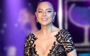Məşhur müğənni Ebru Gündeşin bacısı kimdir? - FOTO