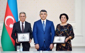 Məhkəmə sədri və hakim təqaüdə göndərildi