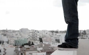 Xırdalanda gənc oğlanın intihar cəhdinın qarşısı alındı - YENİLƏNDİ (VİDEO)