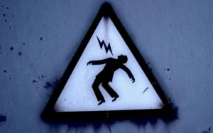 16 yaşlı oğlanı əkiz uşaqlarla birgə kanalda \"tok\" vurub öldürdü