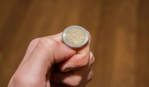 Bu ölkədə 5 bələdiyyə sədri qəpik atmaq yolu ilə seçildi