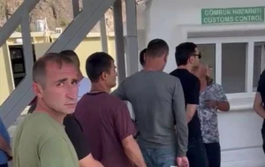 Ermənilər \"Laçın\" sərhəd məntəqəsindən rahat keçib gedirlər - VİDEO