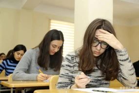İmtahan saatlarında dəyişiklik edildi - Abituriyentlərin NƏZƏRİNƏ
