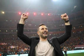 \"Qalatasaray\" Okan Burukla müqaviləni uzatdı
