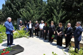“Azdrama”nın kollektivi Siyavuş Aslan və oğlunun məzarlarını ziyarət etdi - FOTO