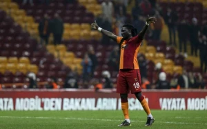 \"Qalatasaray\" hücumçusu ilə vidalaşıb 