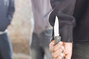 Bakıda yeniyetmə 2 yaşıdını bıçaqladı