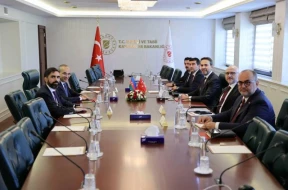 Türkiyənin yeni energetika və təbii sərvətlər naziri Azərbaycana gəldi