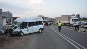 İşçiləri daşıyan avtobus qəzaya uğradı - 21 nəfər yaralandı