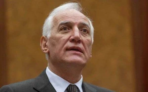 Ermənistan prezidenti Rusiyaya getdi