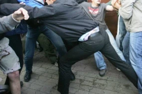 Bakıda çayxanada kütləvi dava: Bıçaqlananlar var