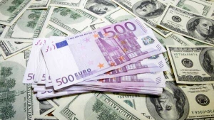 Dollar ilk dəfə ucuzlaşdı