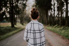 Ağdamda 15 yaşlı qız itkin düşüb - FOTO