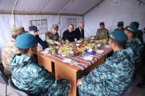 Kamran Əliyev Kəlbəcər və Laçındakı hərbi hissələrdə