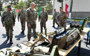 Prezident MN-in komando hərbi hissəsində - FOTOLAR