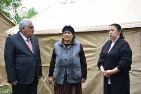 Əhəd Abıyev təbii fəlakətin ziyan vurduğu ərazilərdə sakinlərlə görüşdü - FOTOLAR